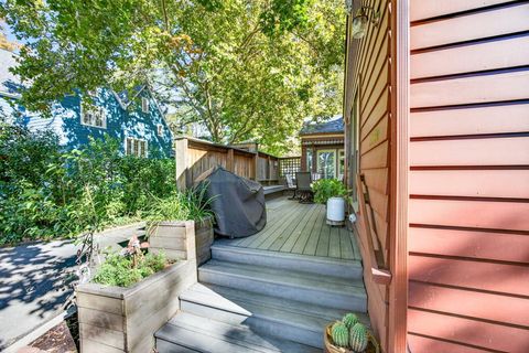 Tiny photo for 1108 S Oakdale Avenue, Medford, OR 97501 (MLS # 220210825)