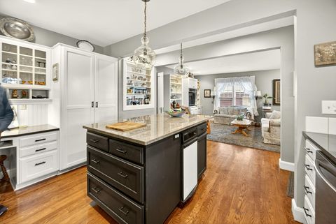 Tiny photo for 1108 S Oakdale Avenue, Medford, OR 97501 (MLS # 220210825)