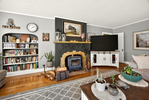 Tiny photo for 1108 S Oakdale Avenue, Medford, OR 97501 (MLS # 220210825)