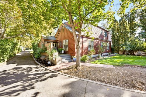 Tiny photo for 1108 S Oakdale Avenue, Medford, OR 97501 (MLS # 220210825)
