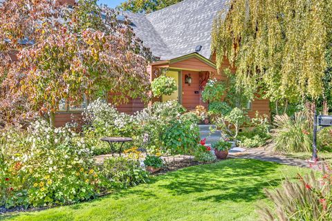 Tiny photo for 1108 S Oakdale Avenue, Medford, OR 97501 (MLS # 220210825)