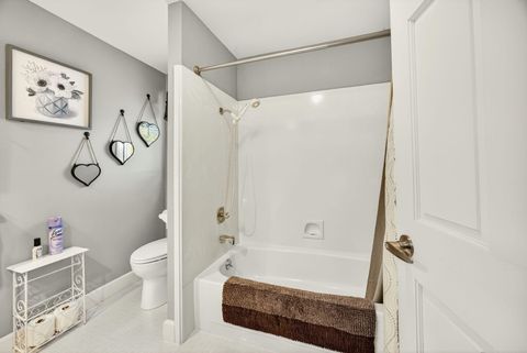 Tiny photo for 1108 S Oakdale Avenue, Medford, OR 97501 (MLS # 220210825)