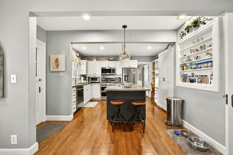 Tiny photo for 1108 S Oakdale Avenue, Medford, OR 97501 (MLS # 220210825)