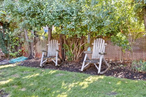 Tiny photo for 1108 S Oakdale Avenue, Medford, OR 97501 (MLS # 220210825)