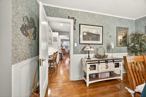 Tiny photo for 1108 S Oakdale Avenue, Medford, OR 97501 (MLS # 220210825)