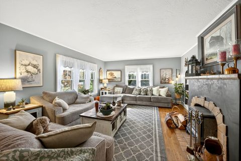 Tiny photo for 1108 S Oakdale Avenue, Medford, OR 97501 (MLS # 220210825)