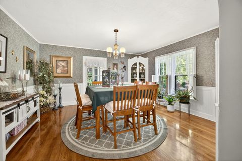 Tiny photo for 1108 S Oakdale Avenue, Medford, OR 97501 (MLS # 220210825)