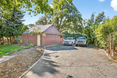 Tiny photo for 1108 S Oakdale Avenue, Medford, OR 97501 (MLS # 220210825)