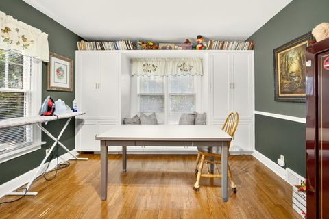 Tiny photo for 1108 S Oakdale Avenue, Medford, OR 97501 (MLS # 220210825)