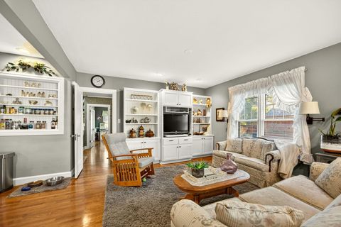 Tiny photo for 1108 S Oakdale Avenue, Medford, OR 97501 (MLS # 220210825)