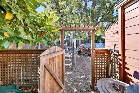 Tiny photo for 1108 S Oakdale Avenue, Medford, OR 97501 (MLS # 220210825)