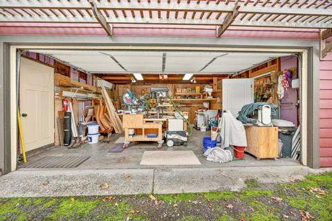 Tiny photo for 1108 S Oakdale Avenue, Medford, OR 97501 (MLS # 220210825)