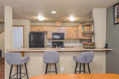 Tiny photo for 2881 SW Indian Circle, Redmond, OR 97756 (MLS # 220213485)