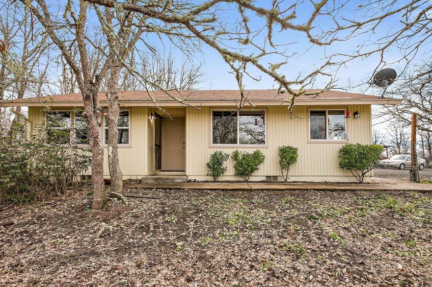 Single story home located in its own little valley. Great views. Very private. Set back from road. Pasture, hills and shade trees. Ample space to hike and bike. Two reservoirs with recorded non-expiring water rights. Diversity of birds and wildlife. Newer, high tech sewage treatment systems.