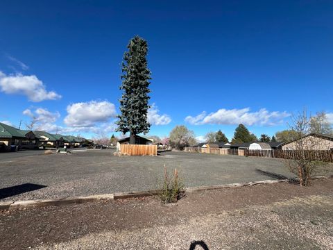 2329 SW Glacier Place Redmond OR 97756