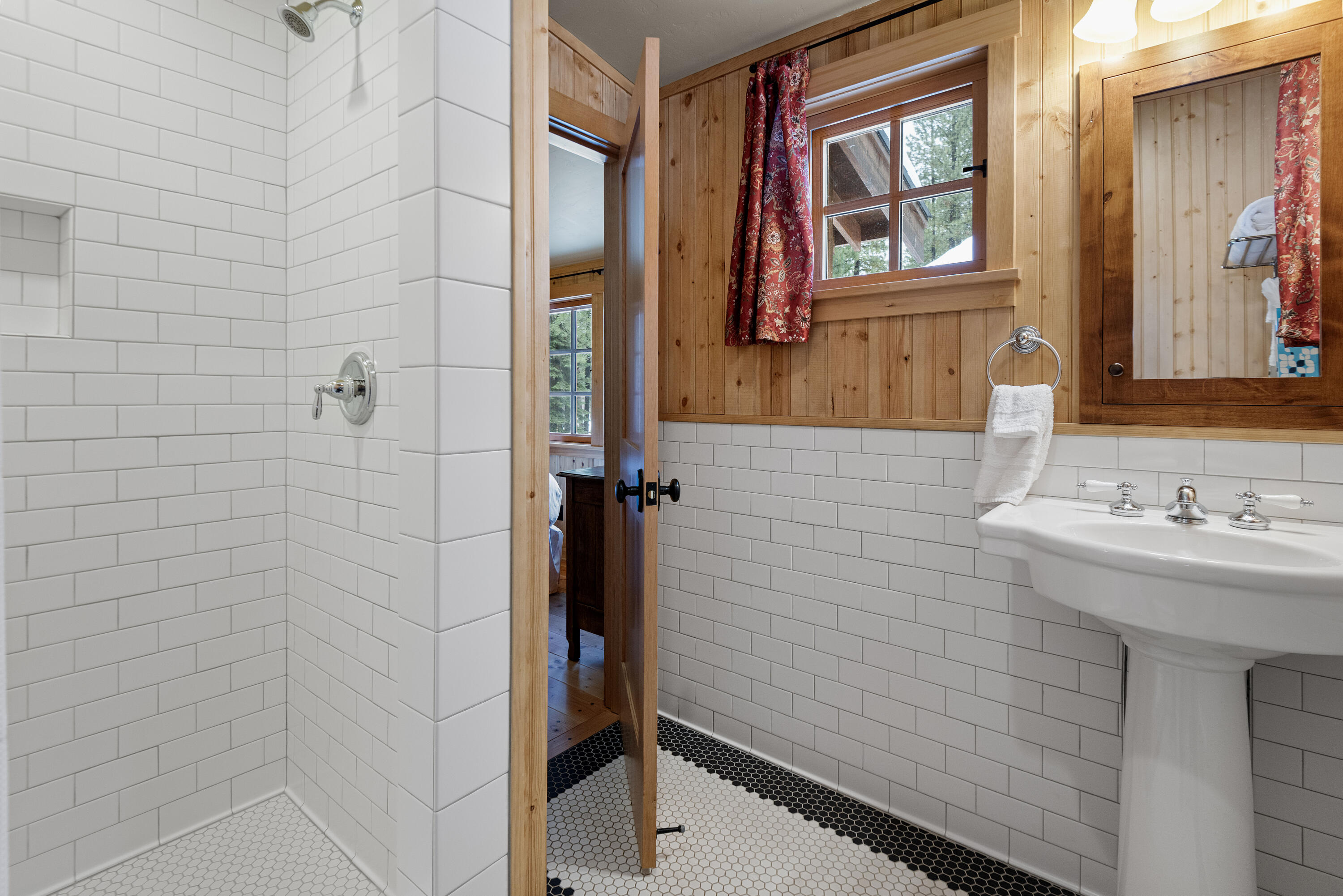 Lake Creek Lodge - Residential