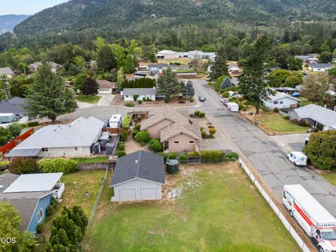 Tiny photo for 1449 Ben Aire Circle, Grants Pass, OR 97527 (MLS # 220223867)