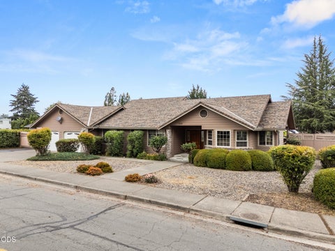 Tiny photo for 1449 Ben Aire Circle, Grants Pass, OR 97527 (MLS # 220223867)