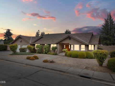 Photo of 1449 Ben Aire Circle, Grants Pass, OR 97527 (MLS # 220223867)