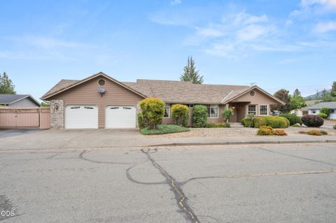 Tiny photo for 1449 Ben Aire Circle, Grants Pass, OR 97527 (MLS # 220223867)