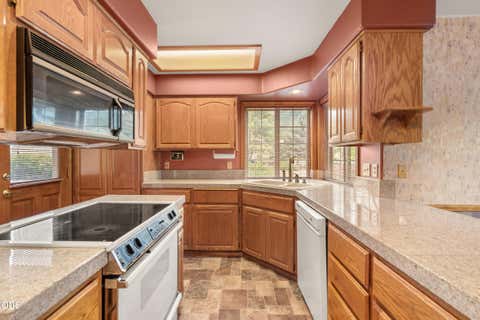 Tiny photo for 1449 Ben Aire Circle, Grants Pass, OR 97527 (MLS # 220223867)