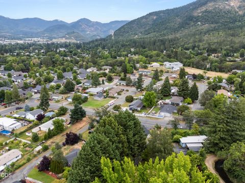 Tiny photo for 1449 Ben Aire Circle, Grants Pass, OR 97527 (MLS # 220223867)