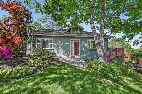 Tiny photo for 610 Orchard Street, Ashland, OR 97520 (MLS # 220220148)