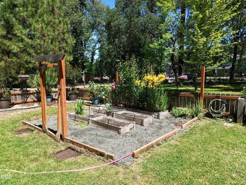 Tiny photo for 12 Pine Street, Shady Cove, OR 97539 (MLS # 220223240)