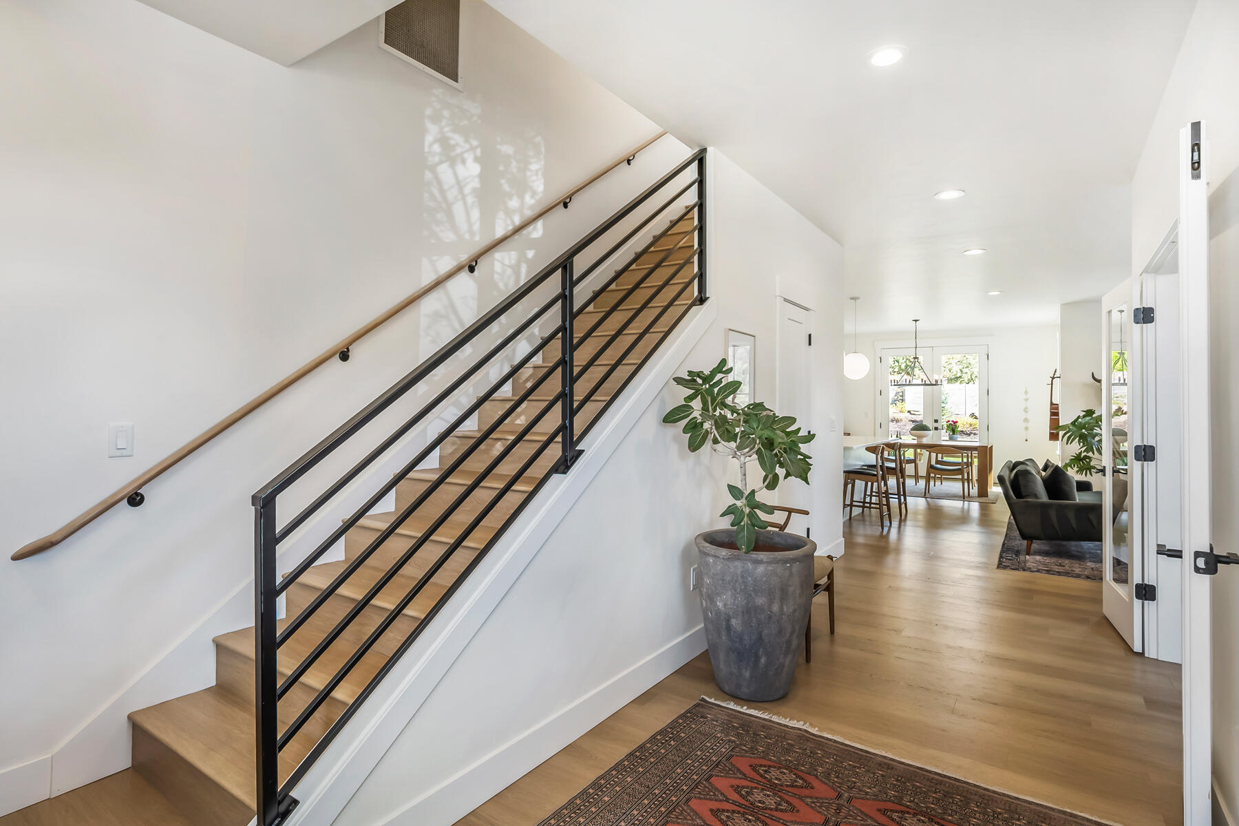 61022 SE Light Peak Drive