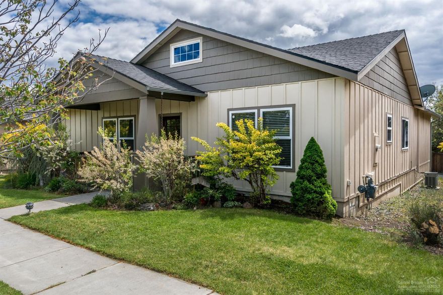 Charming single level home in popular Foxborough neighborhood,ideally located right across from park. Cozy great room w/ gas fireplace, built-in book cases & vaulted ceiling. Cheerful kitchen with prep island bar, gas range & large dining area. Master bedroom features walk-in closet and large bath with dual vanity. Central Air, sprinkler system & Oversized double-car garage. Enjoy summer evenings on the covered front porch overlooking the park & weekend barbecues in the fully landscaped & fenced back yard