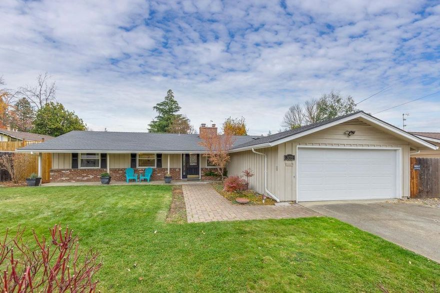 Cute, cute, cute!! This conveniently located East Medford house has loads of charm with its large windows and comfortable floor plan. Very recently updated kitchen and bathroom add the modern to this mid-century modern home. Kitchen has corian counters, stainless steel appliances and a pass through to the formal dining area. Cosy up around the wood burning fireplace. The back yard is spacious with tons of room to garden. Make your appointment to see and fall in love with this home.