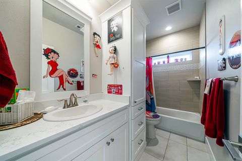 Tiny photo for 3855 Wyoming Lane, Medford, OR 97504 (MLS # 220211925)