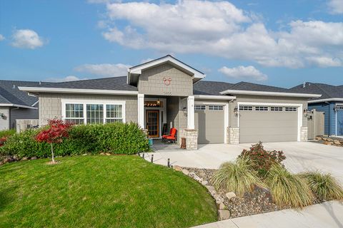 Tiny photo for 3855 Wyoming Lane, Medford, OR 97504 (MLS # 220211925)