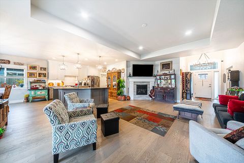 Tiny photo for 3855 Wyoming Lane, Medford, OR 97504 (MLS # 220211925)