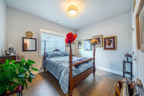 Tiny photo for 3855 Wyoming Lane, Medford, OR 97504 (MLS # 220211925)