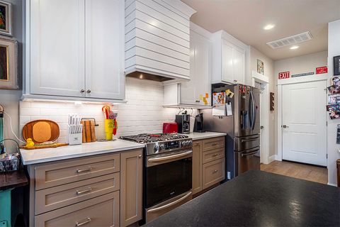 Tiny photo for 3855 Wyoming Lane, Medford, OR 97504 (MLS # 220211925)