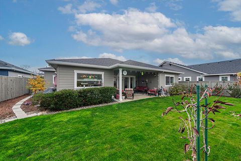 Tiny photo for 3855 Wyoming Lane, Medford, OR 97504 (MLS # 220211925)