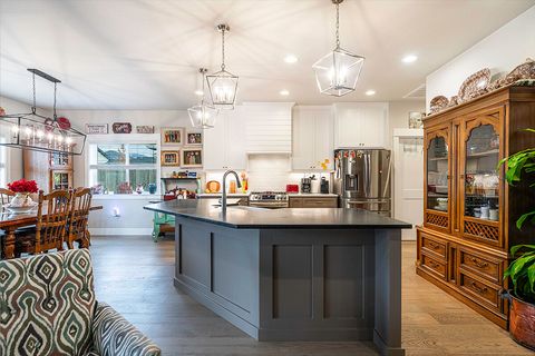 Tiny photo for 3855 Wyoming Lane, Medford, OR 97504 (MLS # 220211925)