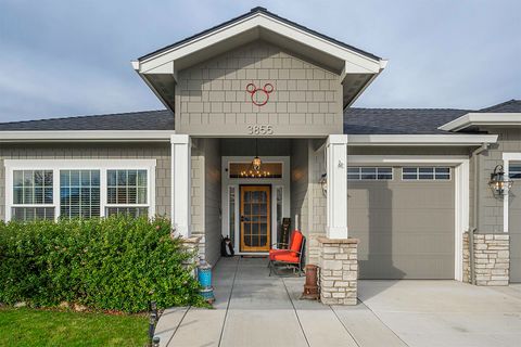 Tiny photo for 3855 Wyoming Lane, Medford, OR 97504 (MLS # 220211925)