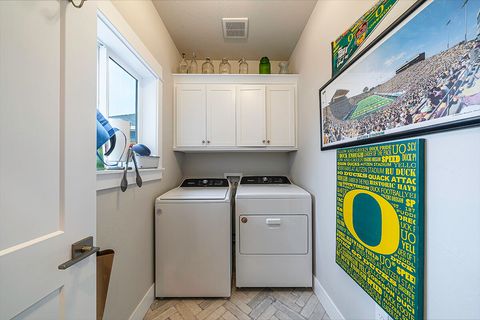 Tiny photo for 3855 Wyoming Lane, Medford, OR 97504 (MLS # 220211925)