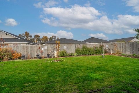 Tiny photo for 3855 Wyoming Lane, Medford, OR 97504 (MLS # 220211925)