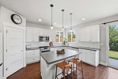 Tiny photo for 2866 NE Marea Drive, Bend, OR 97701 (MLS # 220227110)