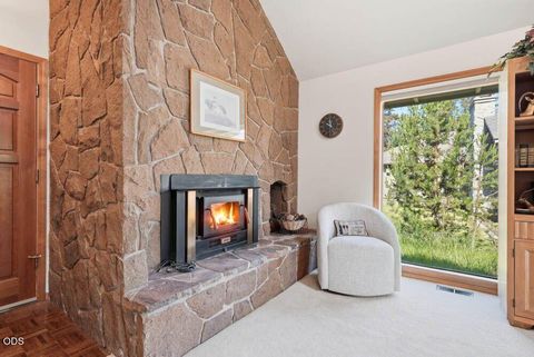 Tiny photo for 57715 Poplar Loop, Sunriver, OR 97707 (MLS # 220224552)