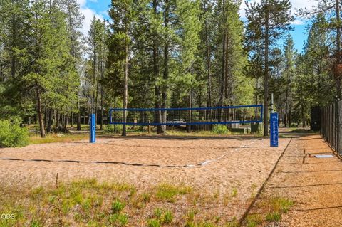 Tiny photo for 57715 Poplar Loop, Sunriver, OR 97707 (MLS # 220224552)
