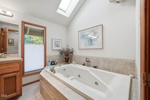 Tiny photo for 57715 Poplar Loop, Sunriver, OR 97707 (MLS # 220224552)