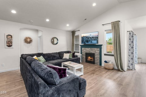 Tiny photo for 1546 NW Varnish Place, Redmond, OR 97756 (MLS # 220224845)