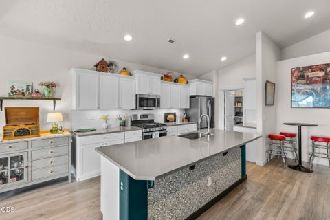 Tiny photo for 1546 NW Varnish Place, Redmond, OR 97756 (MLS # 220224845)