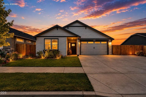 Photo of 1546 NW Varnish Place, Redmond, OR 97756 (MLS # 220224845)