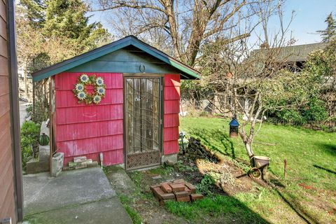 Tiny photo for 645 E California Street, Jacksonville, OR 97530 (MLS # 220217086)