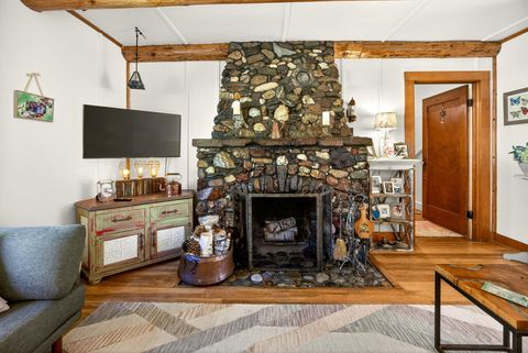 Tiny photo for 645 E California Street, Jacksonville, OR 97530 (MLS # 220217086)